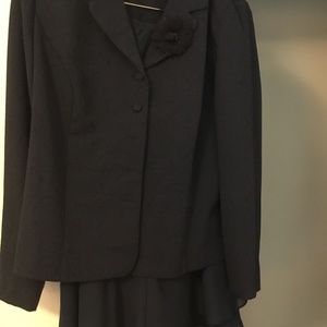 Miss Dorby, two piece suit